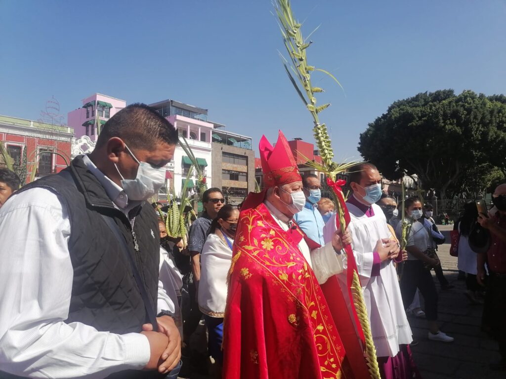 Domingo de Ramos, bendición de palmas, Catedral de Puebla, Arzobispo Víctor Sánchez, Semana Santa