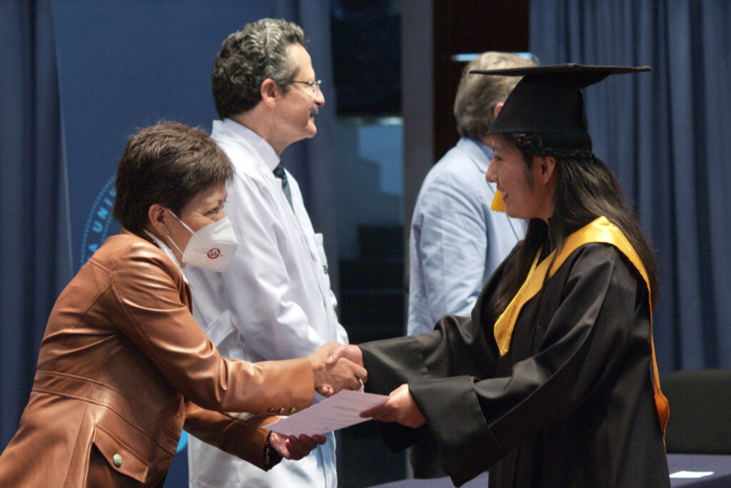 Fisioterapia, BUAP, graduación, Lilia Cedillo