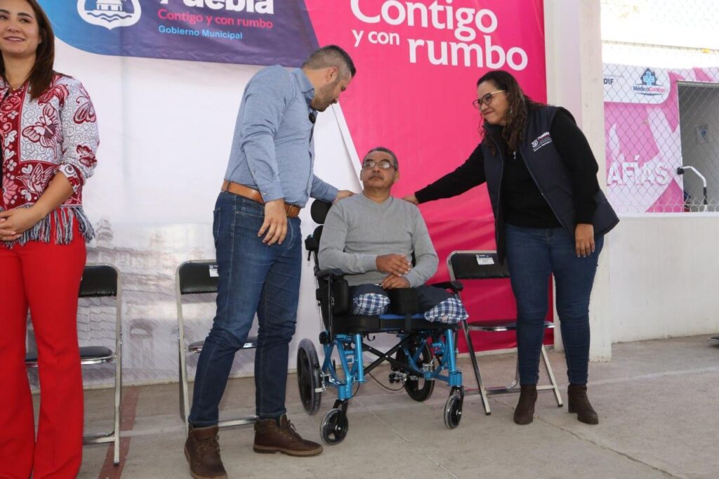 Ayuntamiento de Puebla, SMDIF, Adán Domínguez Sánchez, Claudia Barrientos, aparatos funcionales