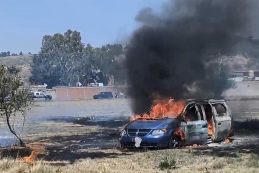 queman vehículo en Calvario, San Pedro Cholula, asalto, San Agustín Calvario