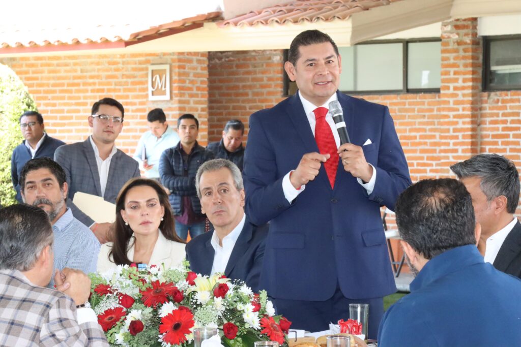 Alejandro Armenta, Puebla, empresarios