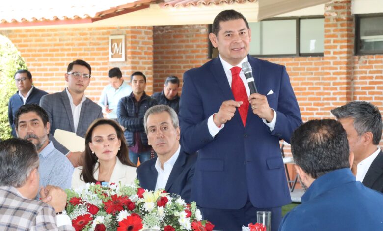 Alejandro Armenta, Puebla, empresarios