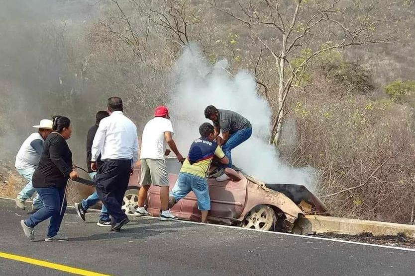 accidente, Mixteca, Tehuitzingo, carretera Palomas, calcinado