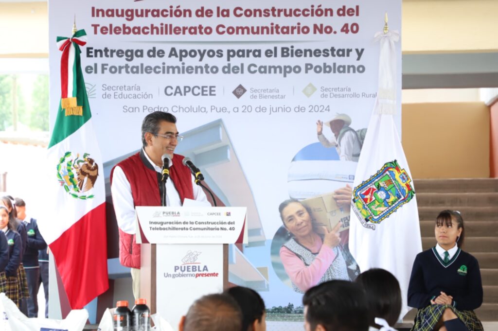 Gobierno de Puebla, Sergio Salomón Céspedes, Telebachillerato Comunitario 40, San Pedro Cholula, Paola Angón