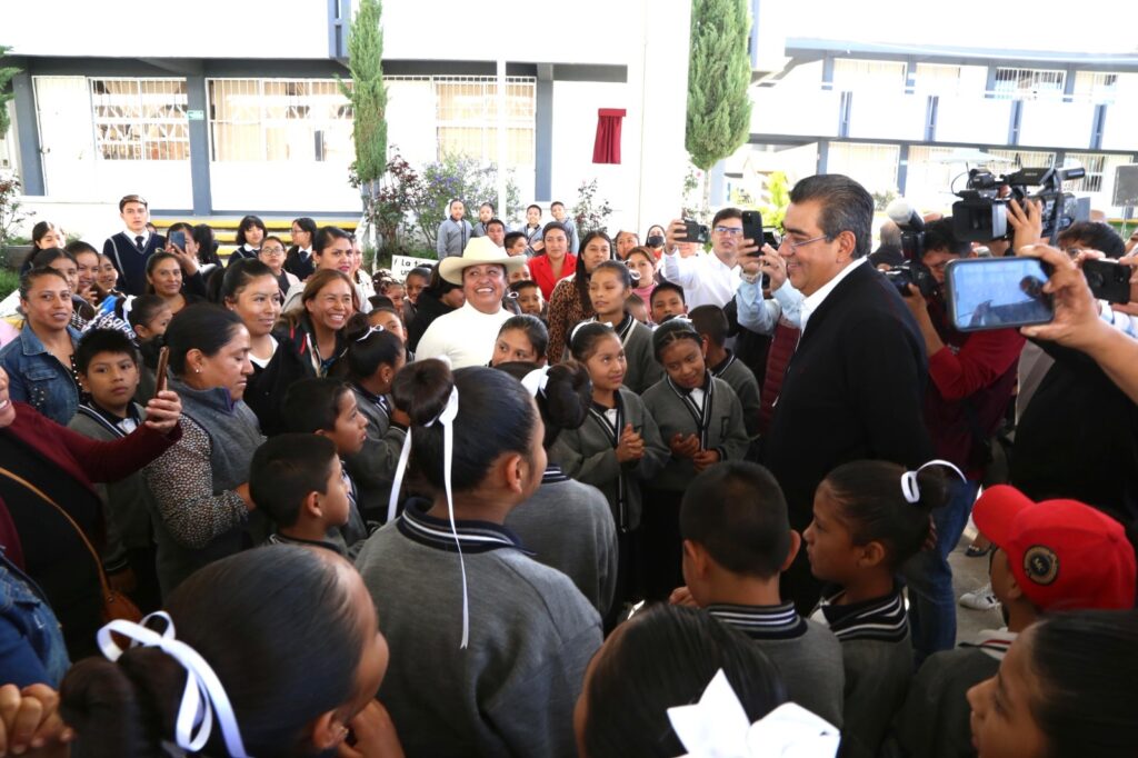 Gobierno de Puebla, Sergio Salomón Céspedes, sector educativo, Canoa