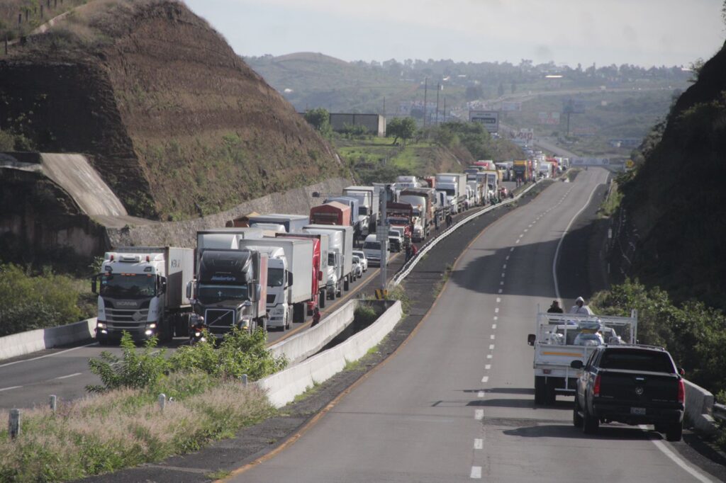 Homicidio, taxista, autopista Atlixco, bloqueo, manifestación, San Juan Tejaluca