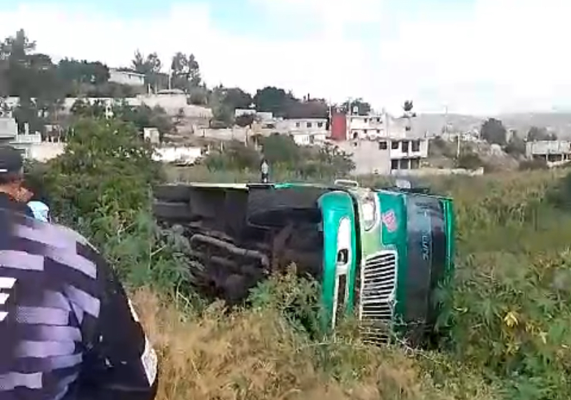 Volcadura, transporte público, Azumiatla, ruta S5, lesionados