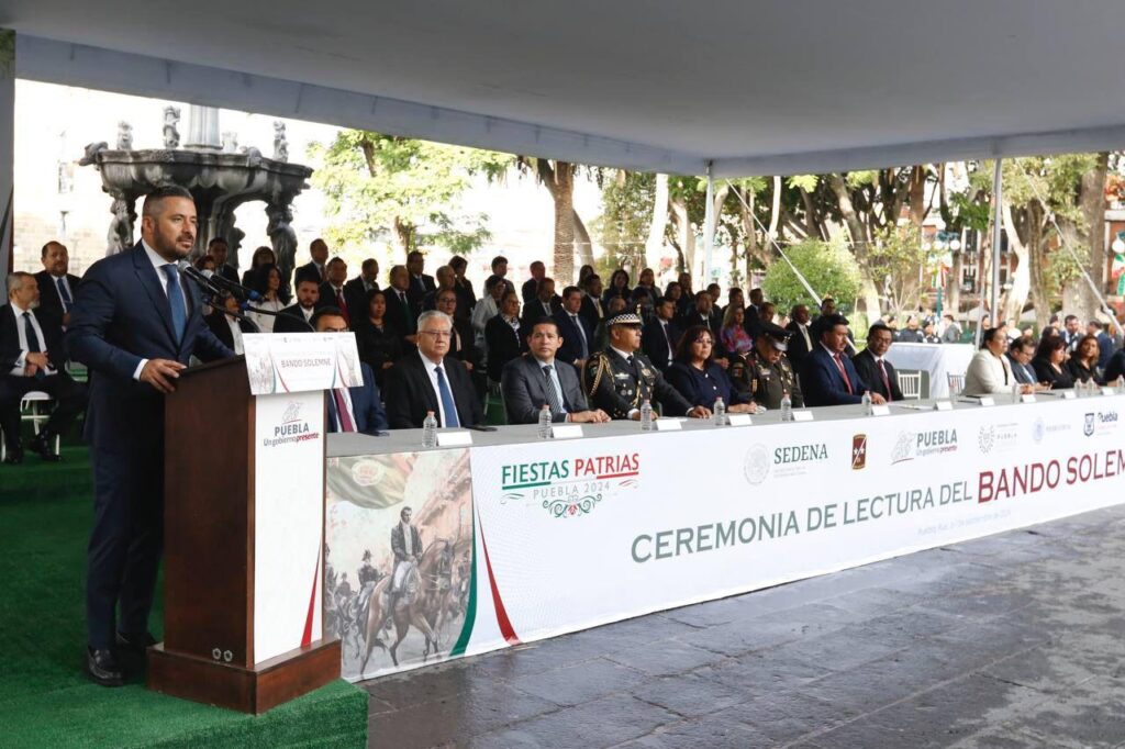 Ayuntamiento de Puebla, aniversario de independencia, actos cívicos, Adán Domínguez Sánchez