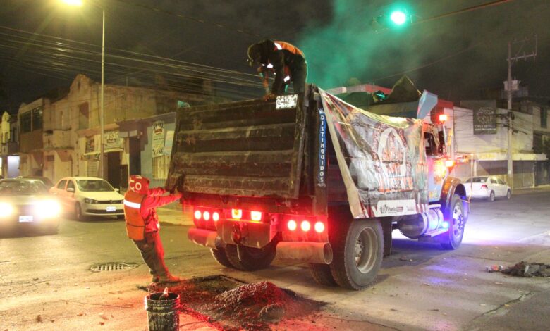 bacheo nocturno, baches, Puebla capital, Pepe Chedraui