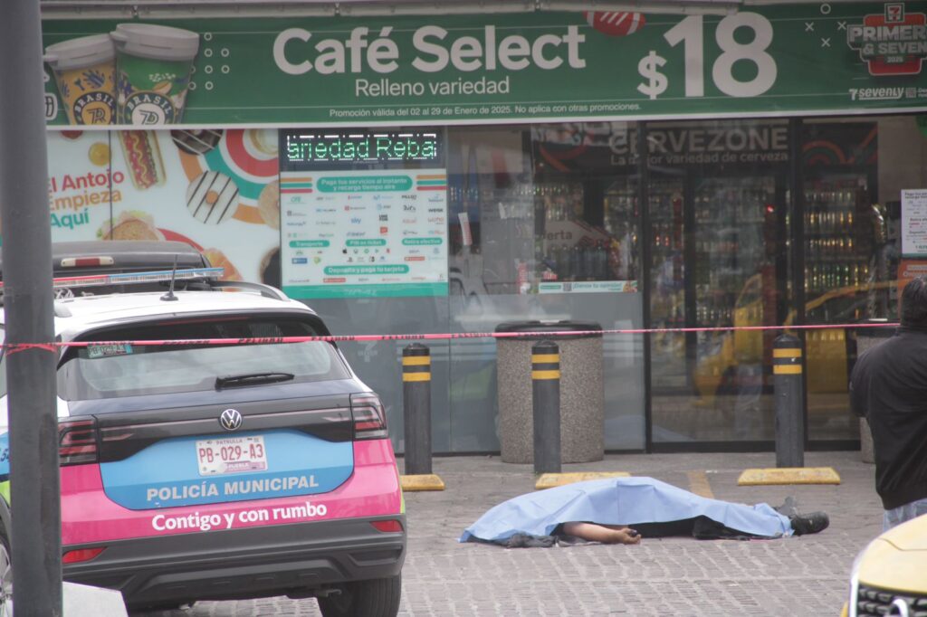 muerto, infartado, Seven-Eleven, Avenida Juárez