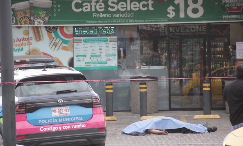 muerto, infartado, Seven-Eleven, Avenida Juárez