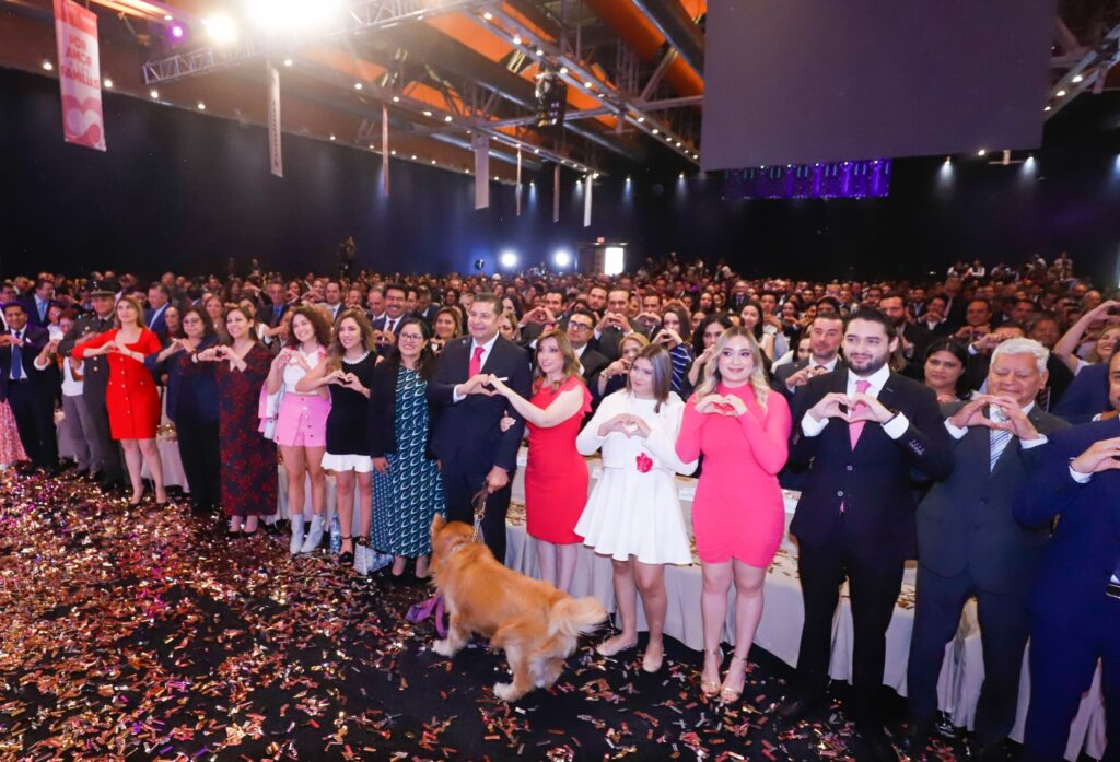 Ceci Arellano, SEDIF, Puebla, Por Amor a Puebla, Alejandro Armenta