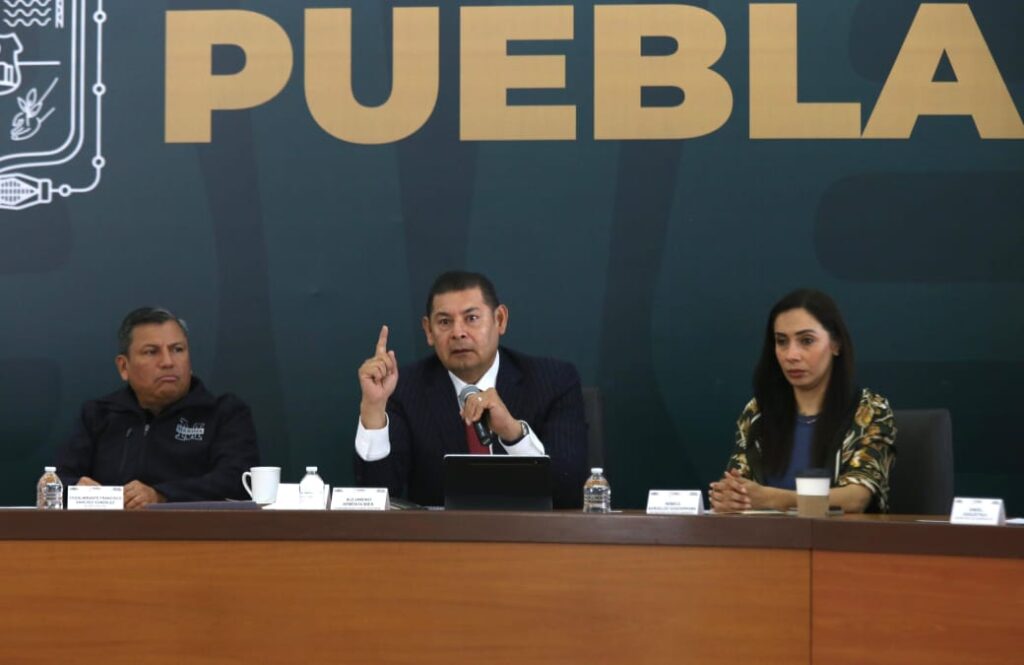 Alejandro Armenta, Gobierno de Puebla, omisión, persecución