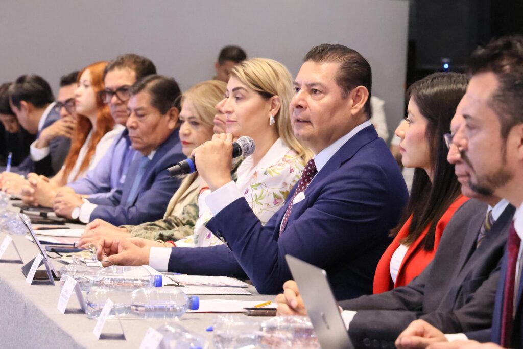 Gobierno de Puebla, Alejandro Armenta, Congreso del Estado, ayuntamientos, recursos