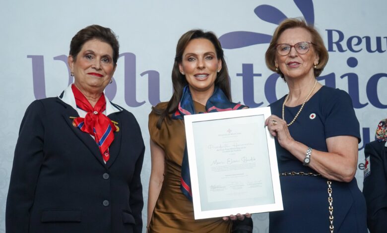 MariElise Budib, Voluntariado de Damas de Cruz Roja, SMDIF