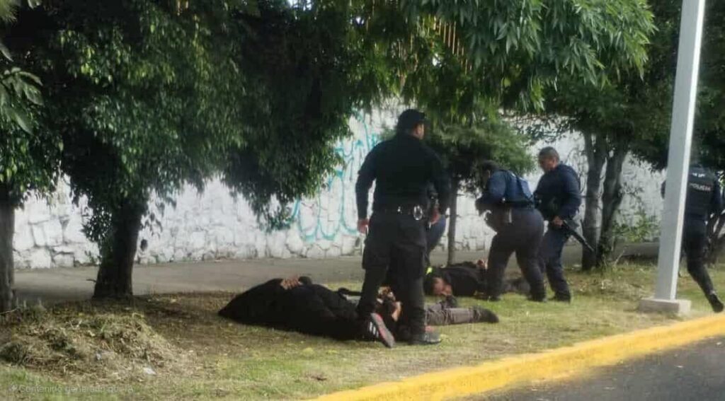 detenidos, robo de tractocamión, Cuautlancingo, persecución, San Pedro Cholula, Plaza San Diego