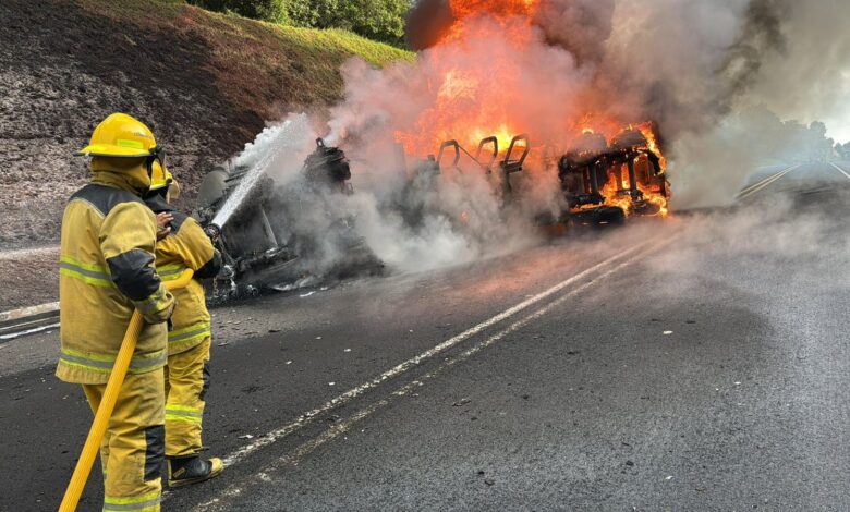 volcadura, pipa con gasolina, autopista México-Tuxpan, Huauchinango, Guardia Nacional, Bomberos, PC Estatal