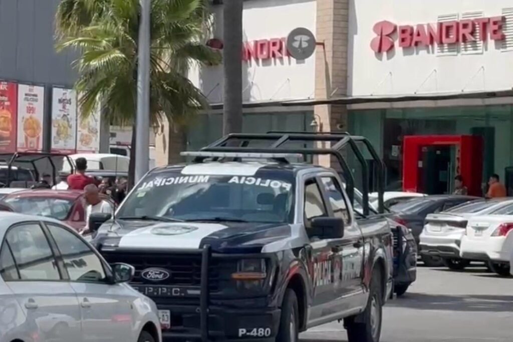 asalto cuentahabiente, robo, disparos, Plaza Pabellón, San Andrés Cholula