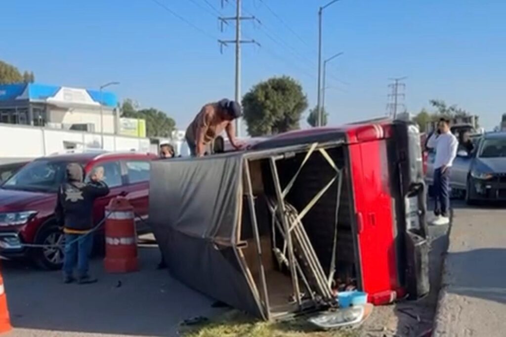 accidente, Periférico, volcadura, Cuautlancingo, CEA