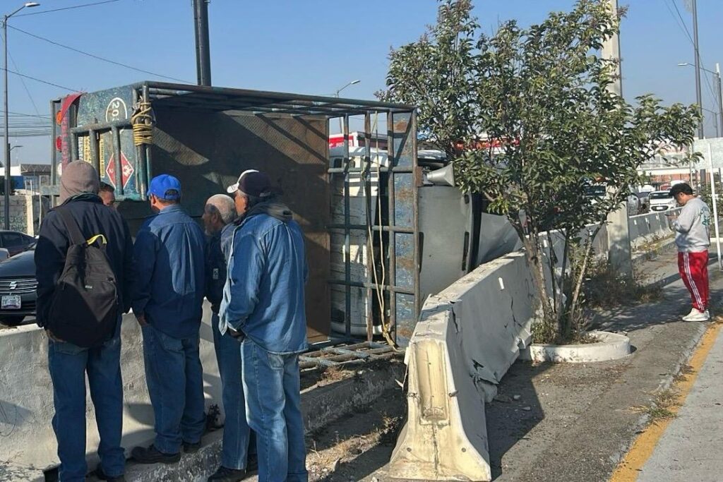 volcadura, gas LP, Periférico, Periplaza, Proximidad de Caminos, SSP