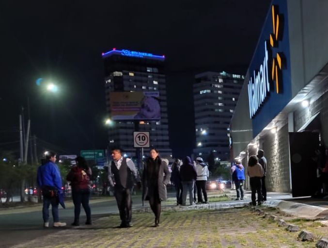 asalto, Walmart, Ciudad Judicial, robo de teléfonos celulares