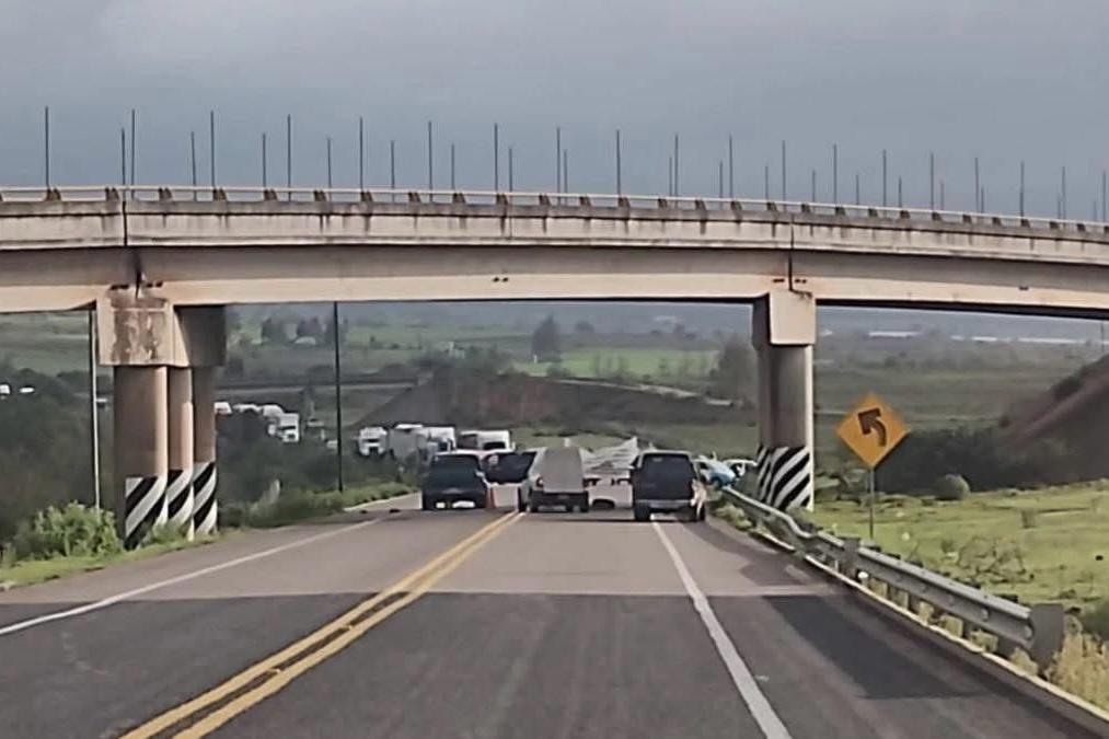 ejecutado, Zacatlán, autopista Tlaxco-Tejocotal, FGE, investigaciones