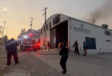 incendio, Totimehuacán, bodega de Regenoplastic, Santa Catarina, Bomberos, Protección Civil