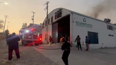incendio, Totimehuacán, bodega de Regenoplastic, Santa Catarina, Bomberos, Protección Civil