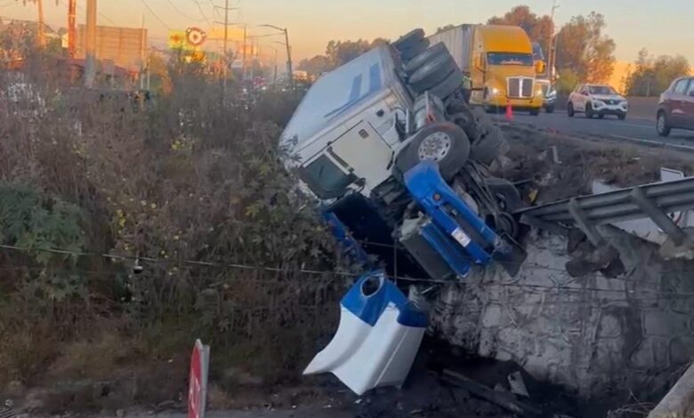volcadura, tractocamión, autopista México-Puebla, Coronango, San Francisco Ocotlán