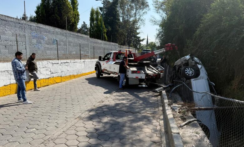 Cuautlancingo, Chautenco, choque, atropellamiento, zanja, detenido, lesionada