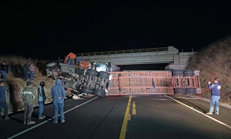 choque, tractocamiones, Amozoc-Perote, autopista, Cuapiaxtla, San José Chiapa