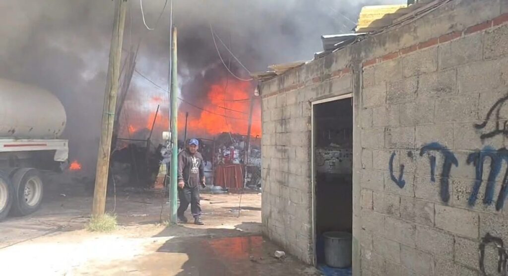 incendio, recicladora, vecinos, Bomberos, San Baltazar Temaxcalac, San Martín Texmelucan