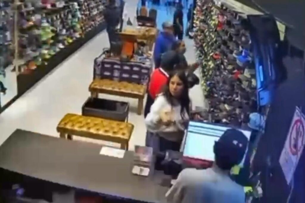 robo, gorras, Vía San Ángel, grabación, farderos, banda, FGE, denuncia