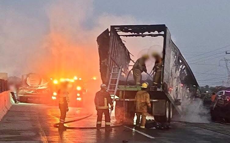 incendio, tractocamión, Puebla-Orizaba, Acatzingo, Capufe, Guardia Nacional, calcinado