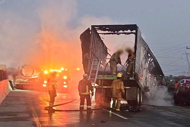 incendio, tractocamión, Puebla-Orizaba, Acatzingo, Capufe, Guardia Nacional, calcinado