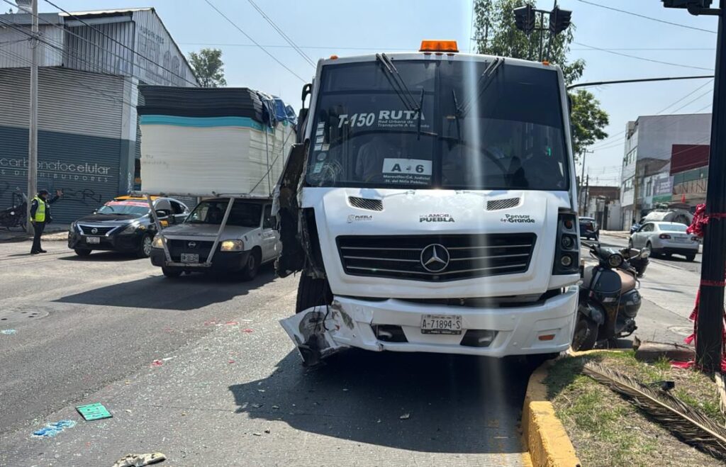 choque, ruta M21, Línea 1 de RUTA, Diagonal Defensores de la República, Adolfo López Mateos, lesionados