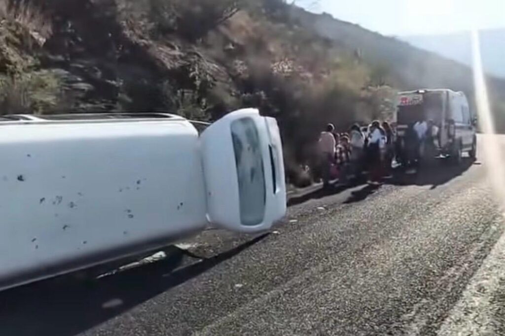volcadura, transporte público, Coxcatlán, carretera Tehuacán-Tlacotepec de Díaz, lesionados