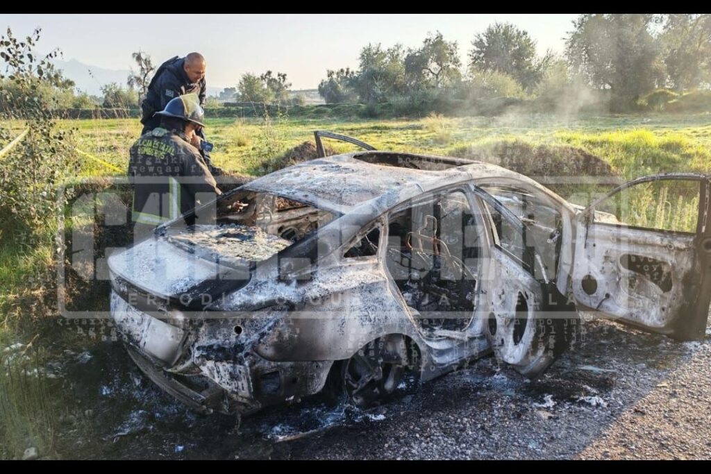 calcinado, incendio, vehículo, Amozoc, Infonavit La Cruz, FGE, Bomberos