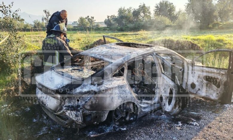calcinado, incendio, vehículo, Amozoc, Infonavit La Cruz, FGE, Bomberos