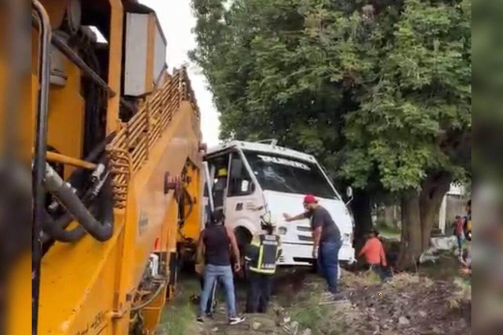 tren, vías, Manuel Rivera Anaya, San Antonio Abad, accidente, microbús ruta 50, tren