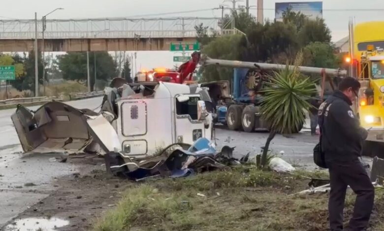volcadura, choque, Periférico, Bulevar Forjadores, tractocamión